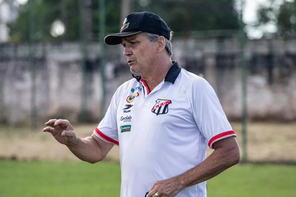 Luiz Carlos Winck no comando do Anápolis que enfrenta a Ferroviária pela Série D