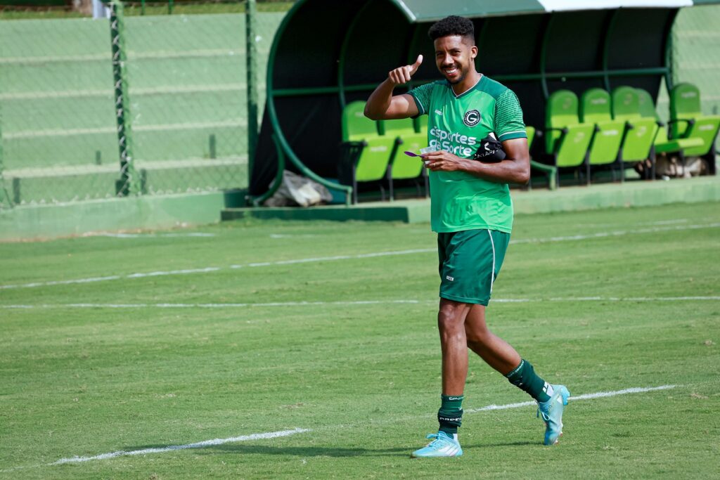 Willian Oliveira é uma das novidades contra o Botafogo.