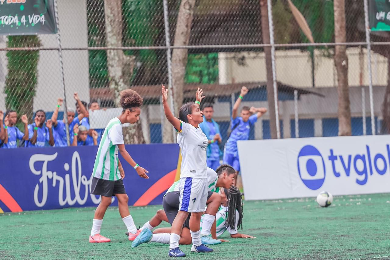 Taça das Favelas Brasil: seleção feminina de Goiás avança às quartas de  final