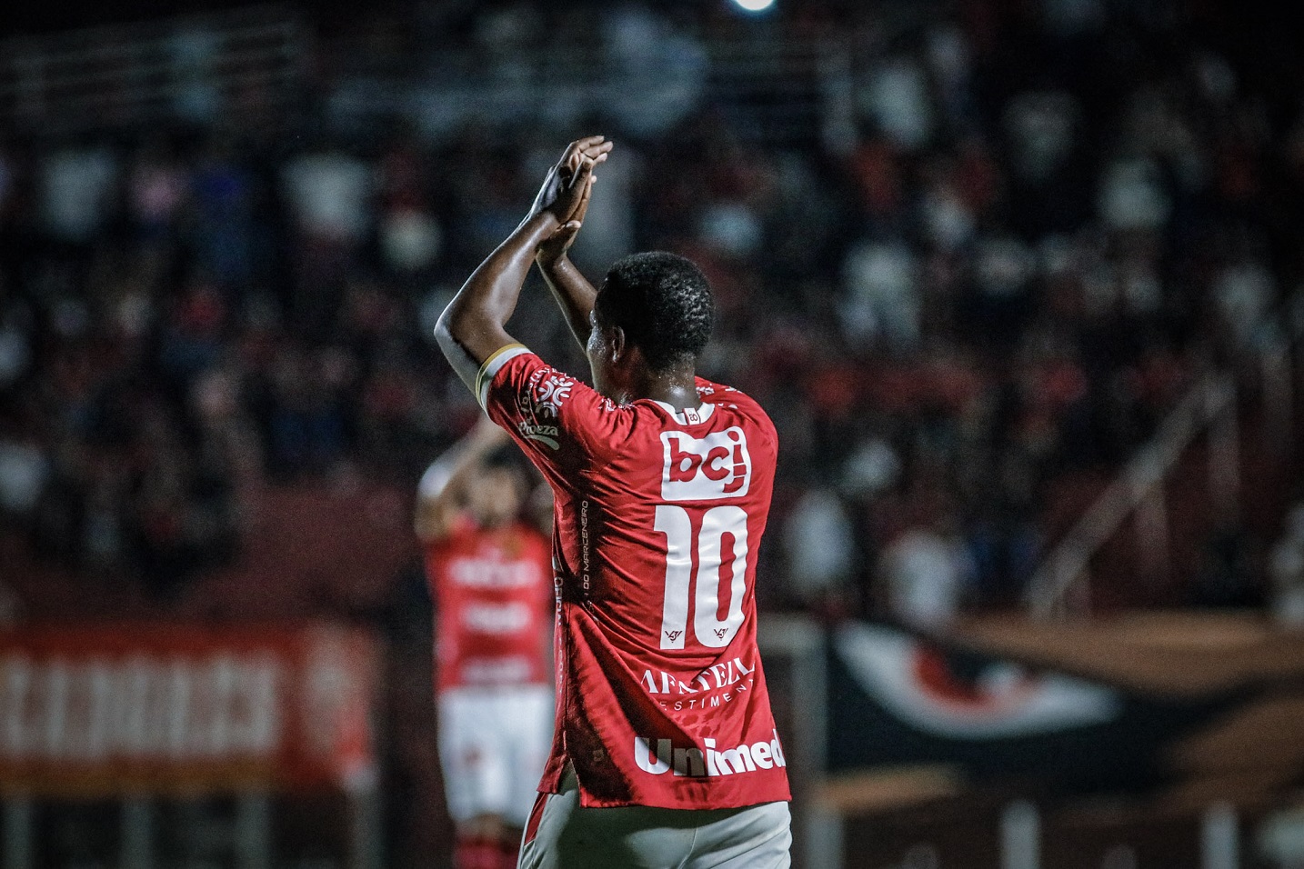 Luciano Naninho comemora o gol da classificação do Vila Nova na Copa Verde. Foto: Roberto Corrêa/VNFC