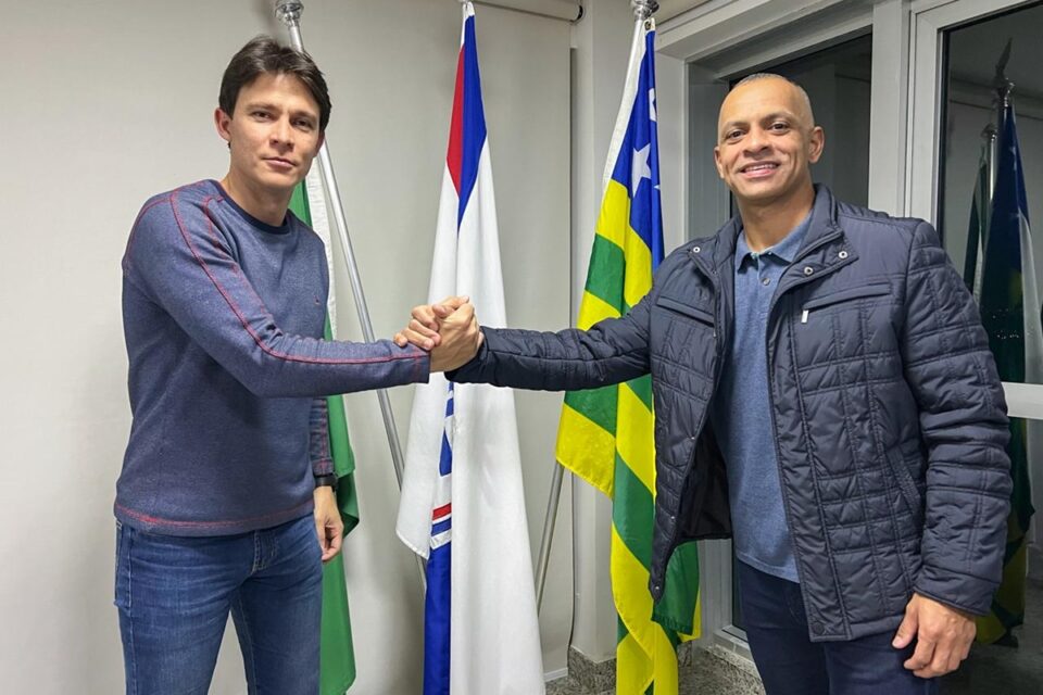 árbitros Witon Pereira Sampaio e Bruno Pires