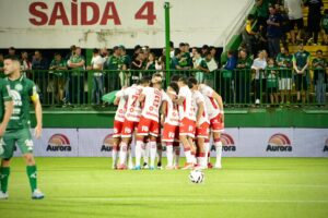 Vila Nova busca reação e empata com a Chapecoense fora de casa em 2 a 2