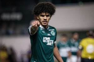Nos acréscimos da janela, Goiás contrata lateral-direito Fábio do Anápolis após fratura de WilleanLepo