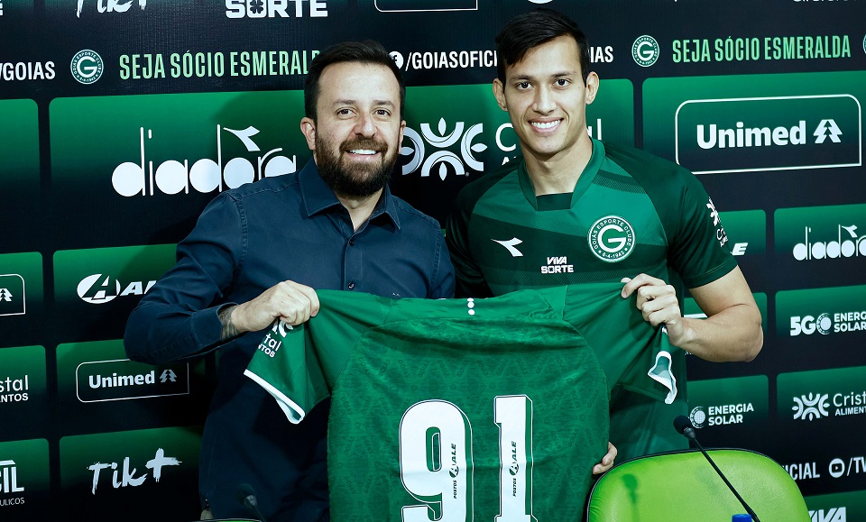 Brayann é apresentado no Goiás