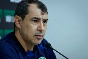 “Não fizemos por merecer”: Carille expõe apatia do Goiás e confirma permanência para liderar reconstrução em 2026