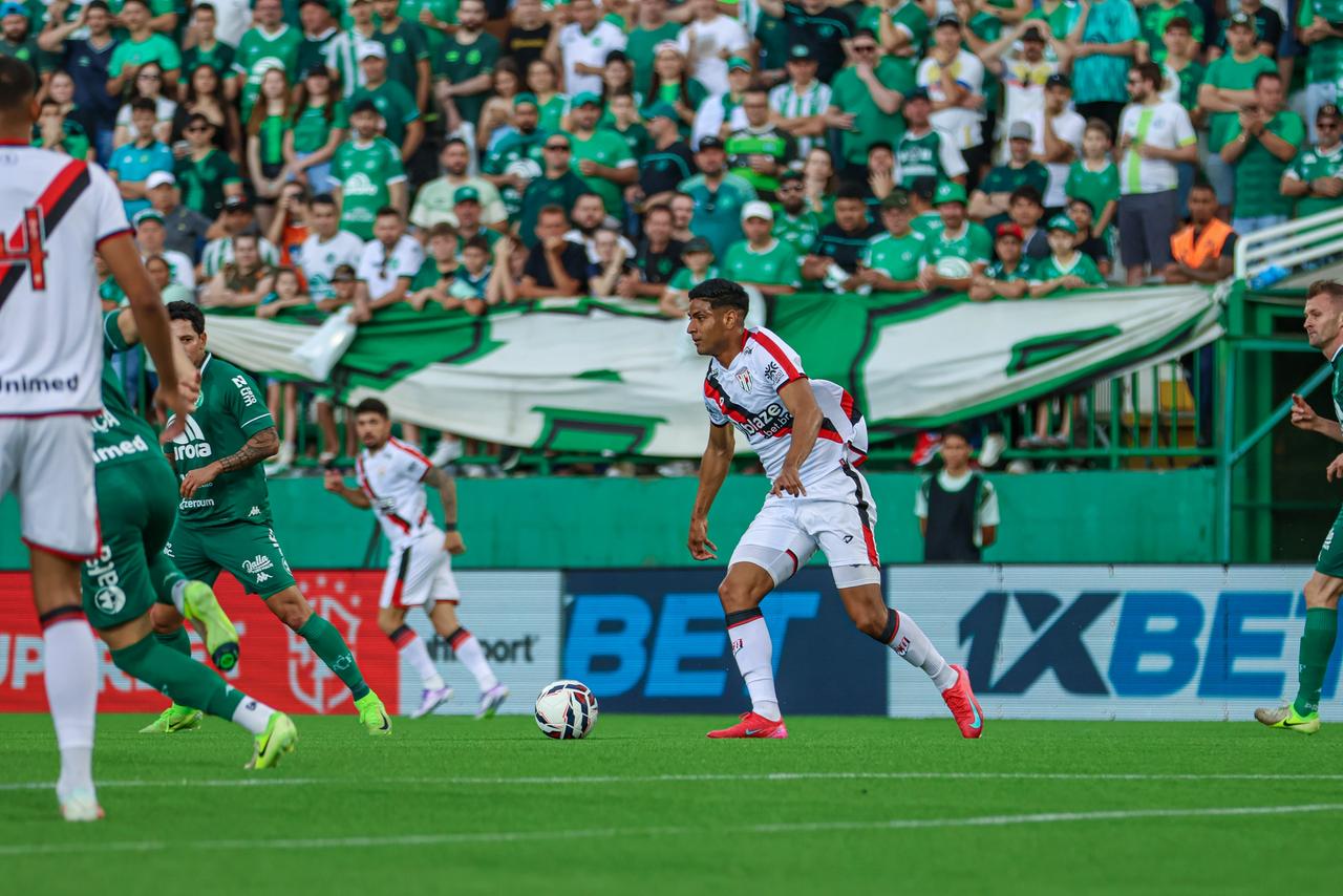 Atlético-GO perde para a Chapecoense