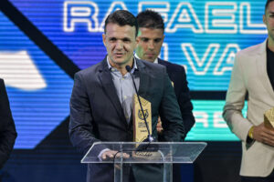 🏆 Caio Max, árbitro de VAR do quadro goiano, é eleito o melhor do Brasileirão 2025 pela CBF