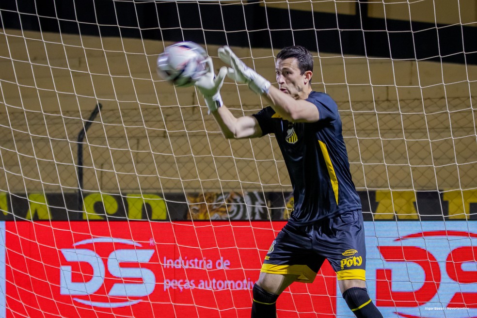 Airton está contratado pelo Vila Nova