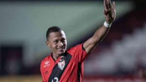 💰 Atlético-GO lucra mais de R$ 2,5 milhões com venda de Léo Pereira para o futebol europeu 🇧🇬