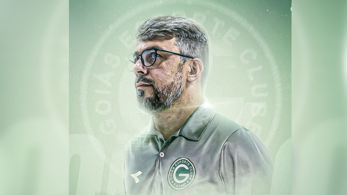 Michel Alves é oficializado pelo Goiás