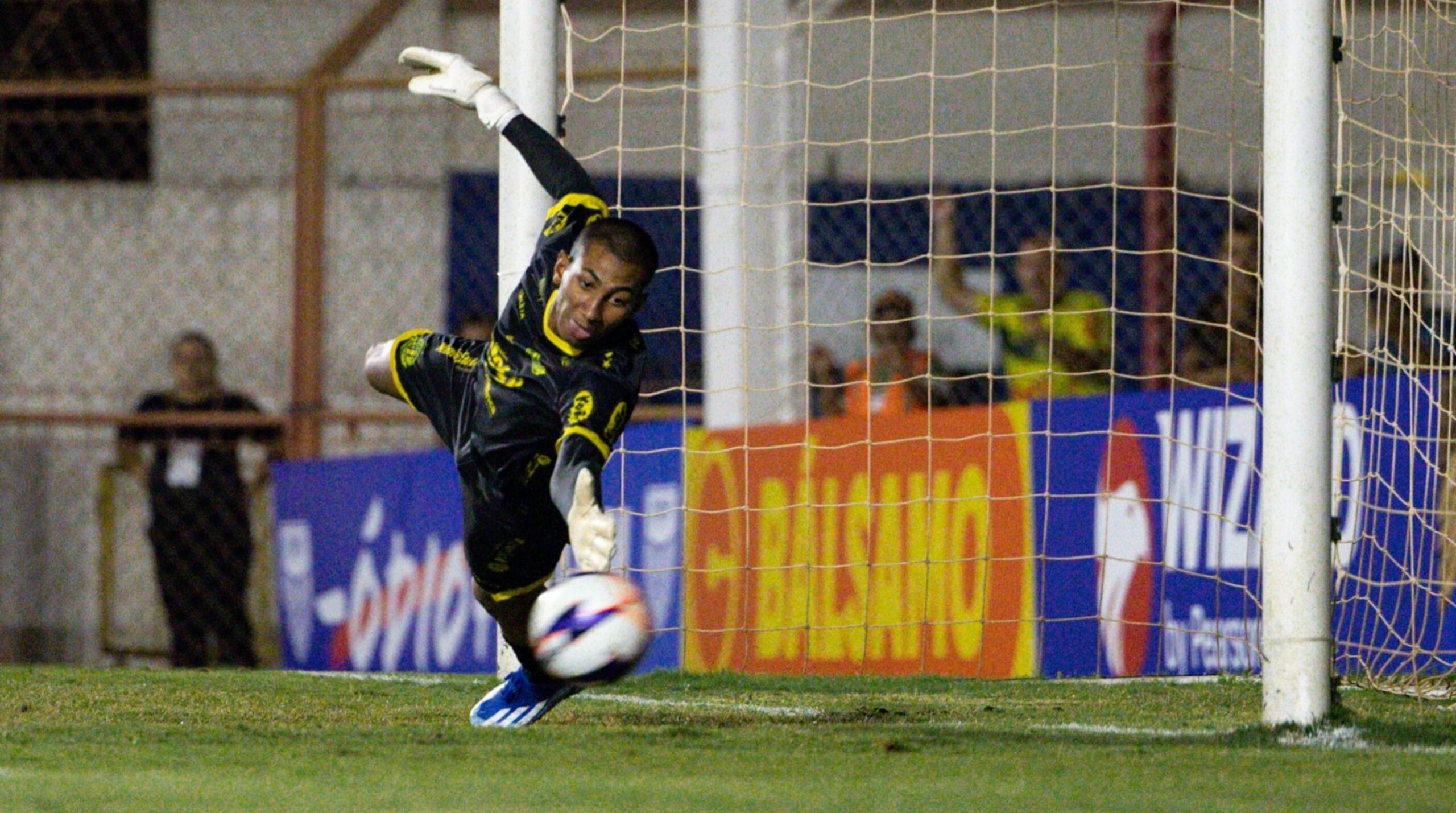 Kayky, goleiro do Mirassol