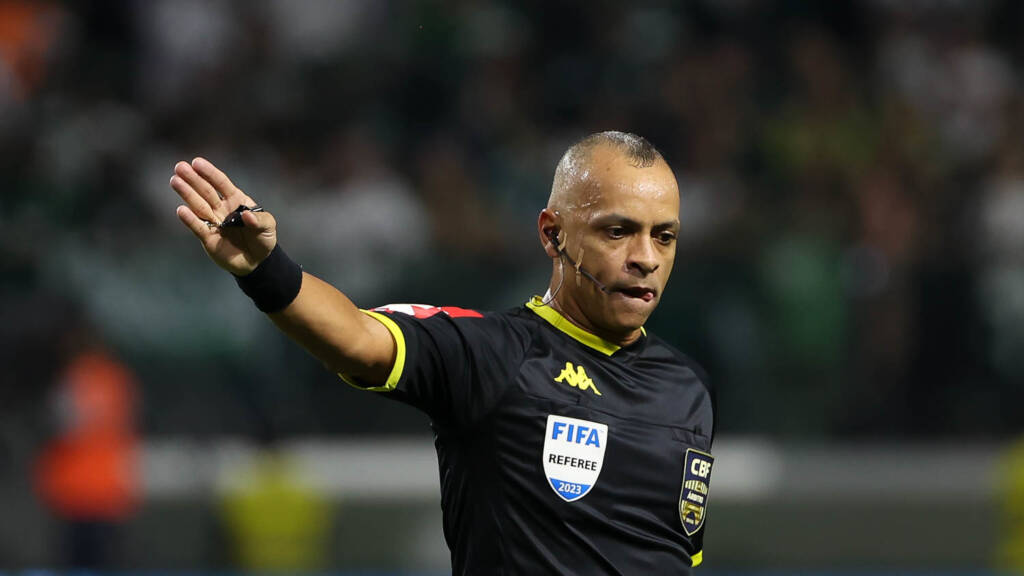 🚨 FGF define árbitros da rodada de abertura do Goianão 2026, todos os jogos terão VAR; veja quem apita cada jogo 1 Wilton Pereira Sampaio será o árbritro de ABECAT x Vila Nova na abertura do Goianão