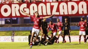 🚨 Anapolina 1 x 1 Jataiense: Xata sai na frente, mas Raposa reage e tudo fica igual nas quartas do Goianão