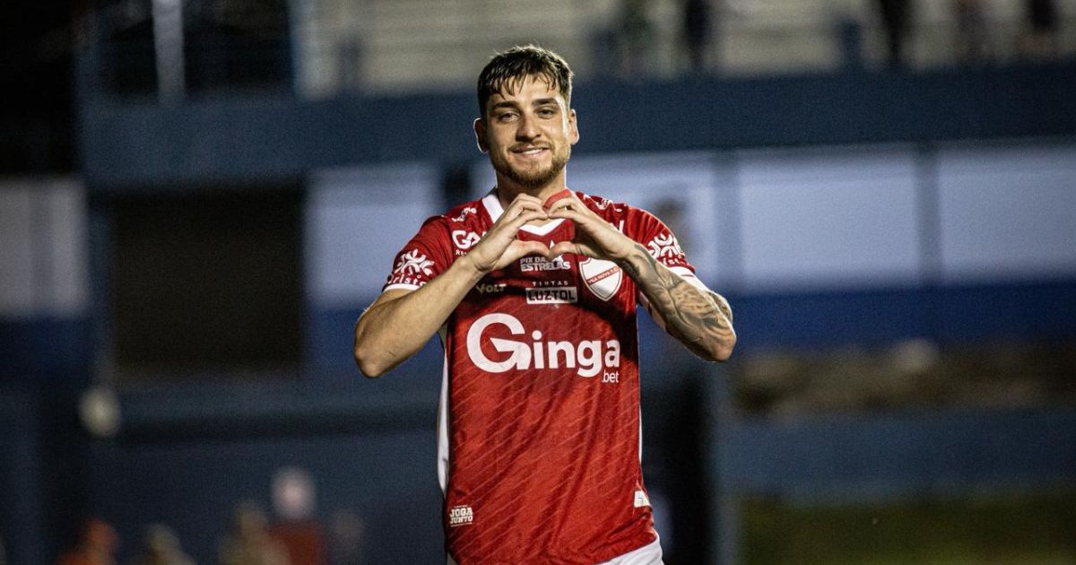 João Vieira decide, Vila Nova faz 2 a 0 e fica perto da semifinal do Goianão 2026