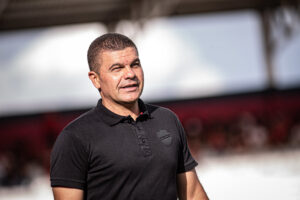 Vila Nova é eliminado nos pênaltis em casa e Umberto Louzer é demitido