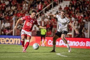 Dalberson decide outra vez, e Vila Nova elimina Operário-MS em noite dramática no OBA