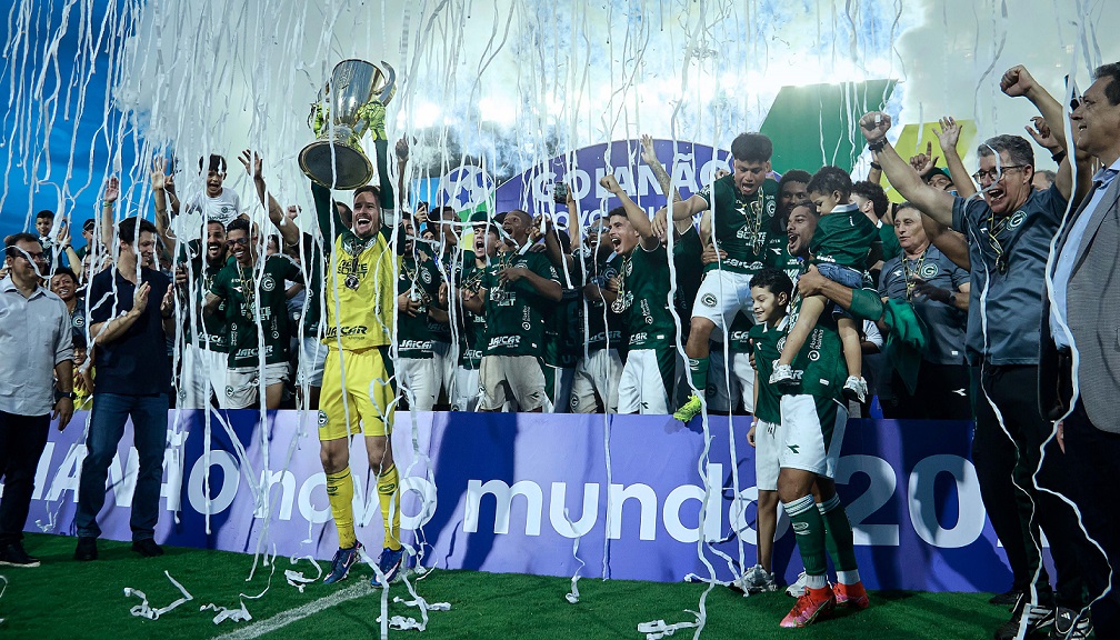 Com campanha invicta, Goiás empata clássico e volta a ser campeão goiano