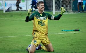 🧤 Herói de novo! Tadeu decide nos pênaltis e coloca o Goiás na decisão do Goianão 2026